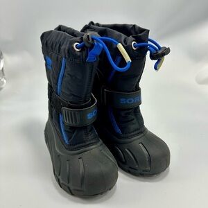 Sorel kids Flurry boots in black and blue size 8
